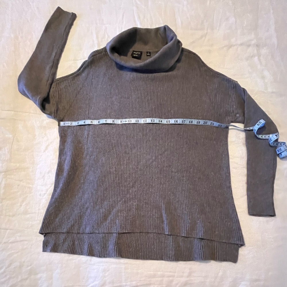 Devotion by Cyrus Sweater - Picture 4 of 9